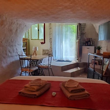 Bed and Breakfast Moulin De Bonfilhon Cornillon-Confoux Exterior foto